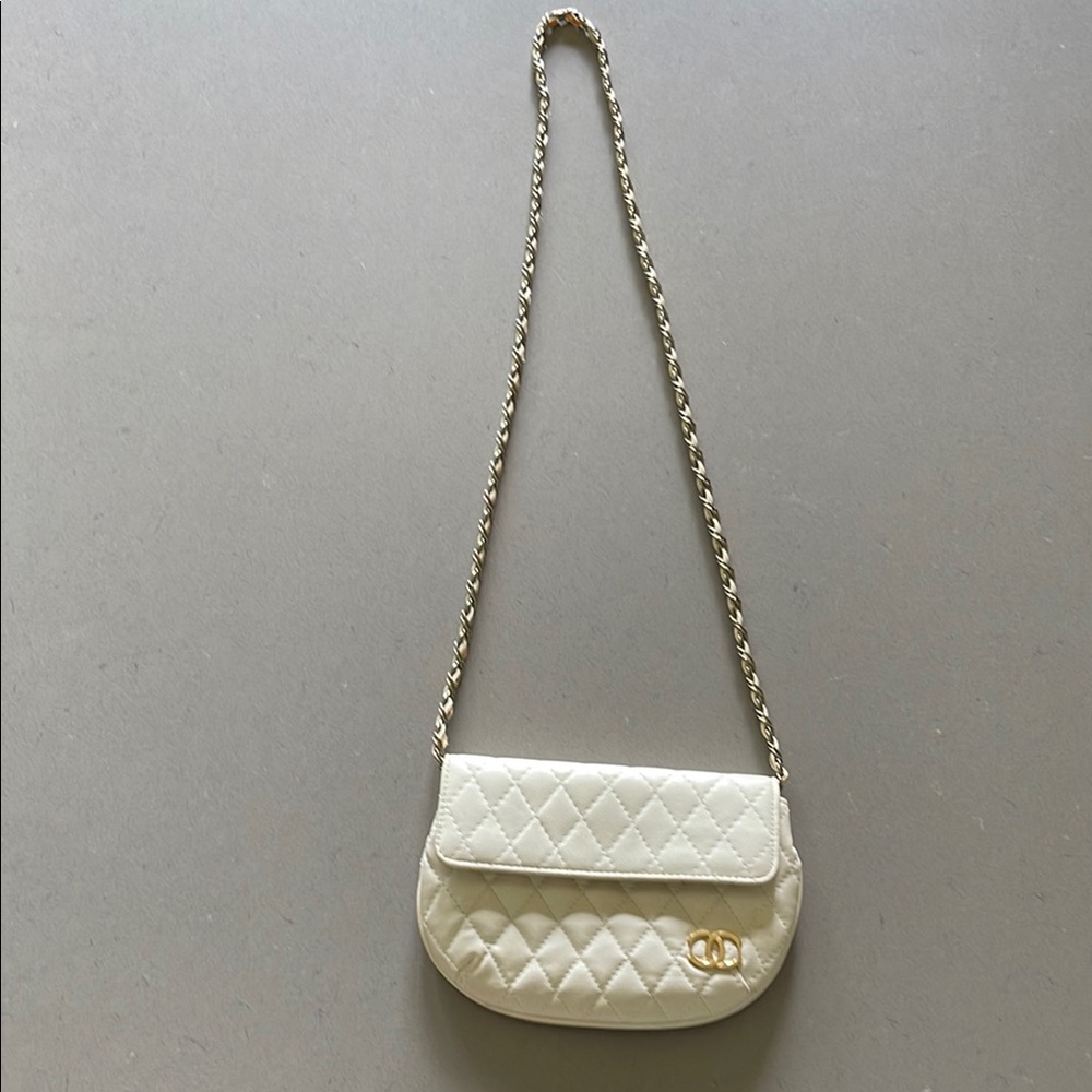 Elegant Cream Quilted Shoulder Bag